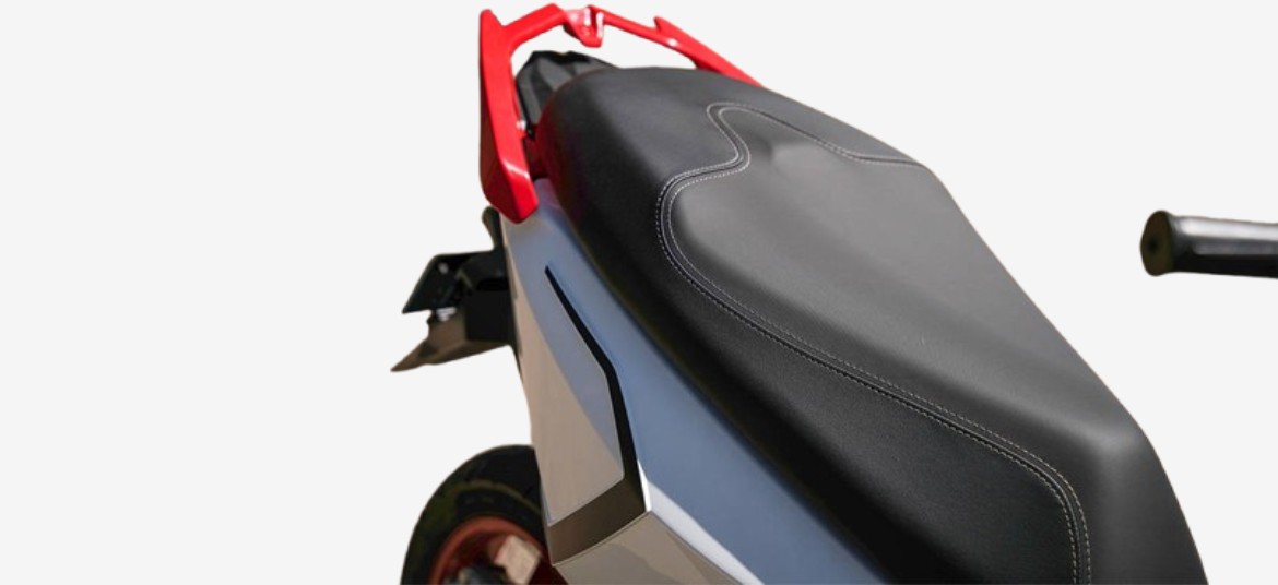 Simple One scooter seat design and comfort setup