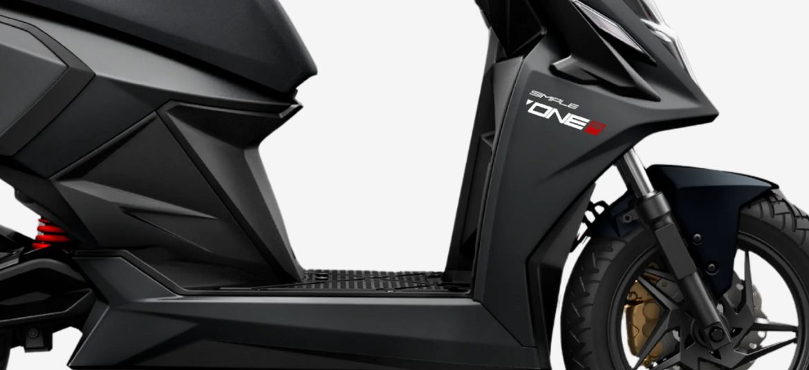 White Simple One S electric scooter right side view & floorboard