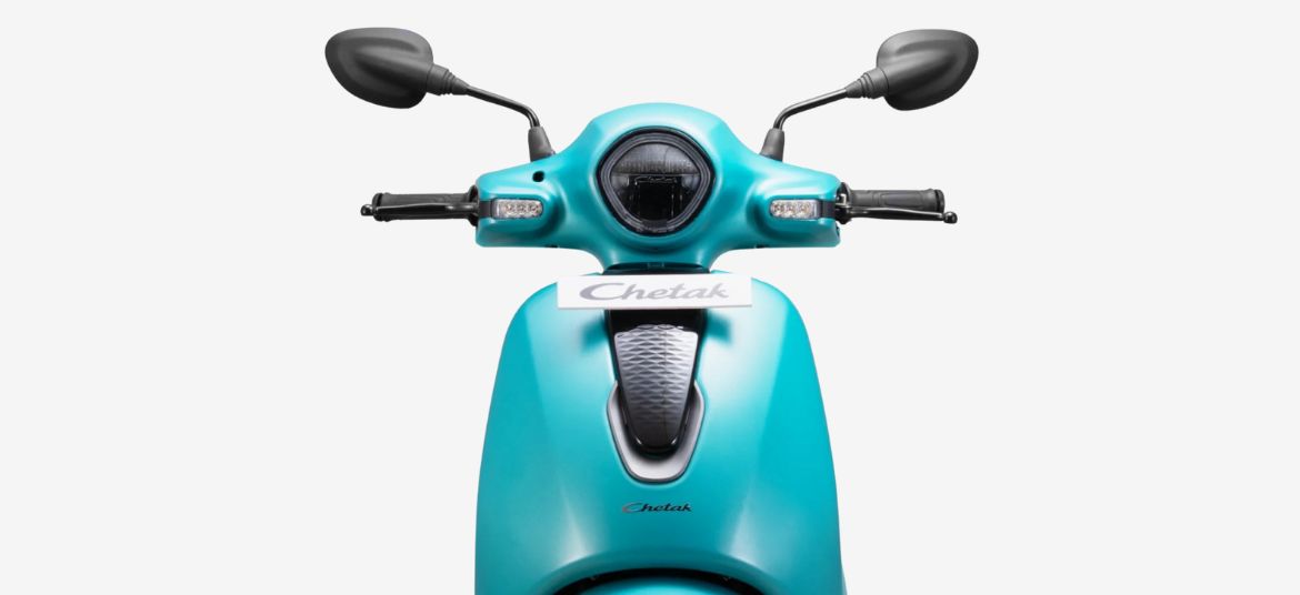 Front view of Bajaj Chetak C2501 electric scooter in Ocean Teal with classic metal body