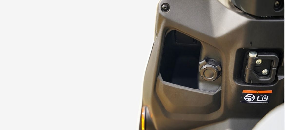 Suzuki e Access front storage pocket