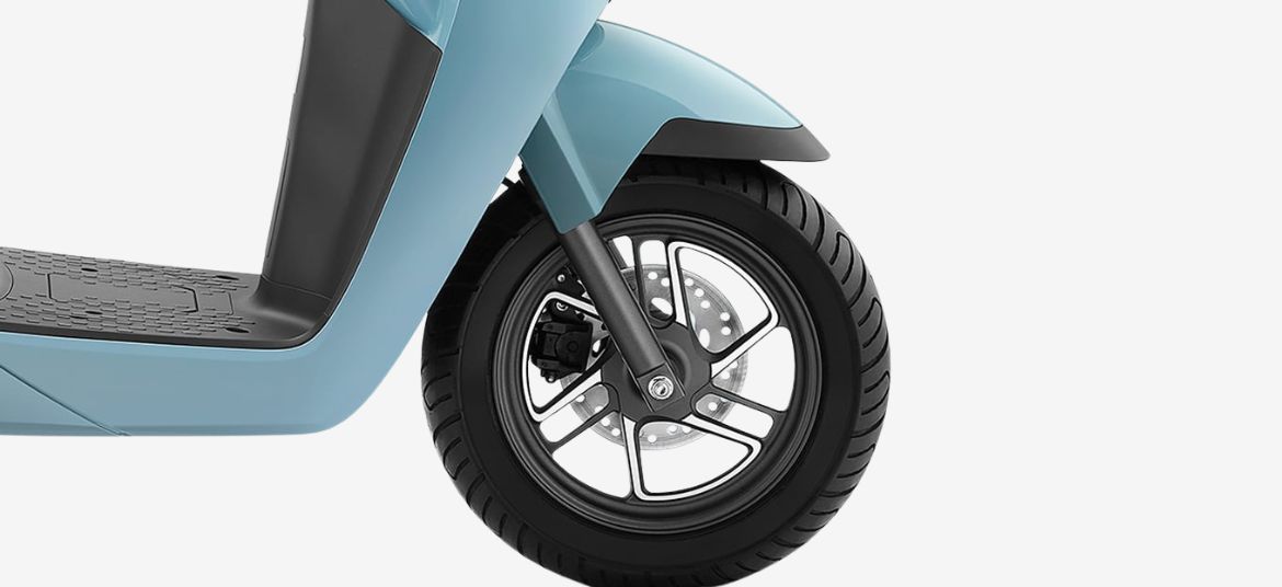 Honda Activa e RoadSync Duo Diamond cut Alloys and front tyre details