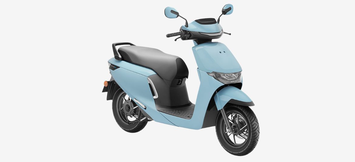 Honda Activa e RoadSync Duo front right side quater view