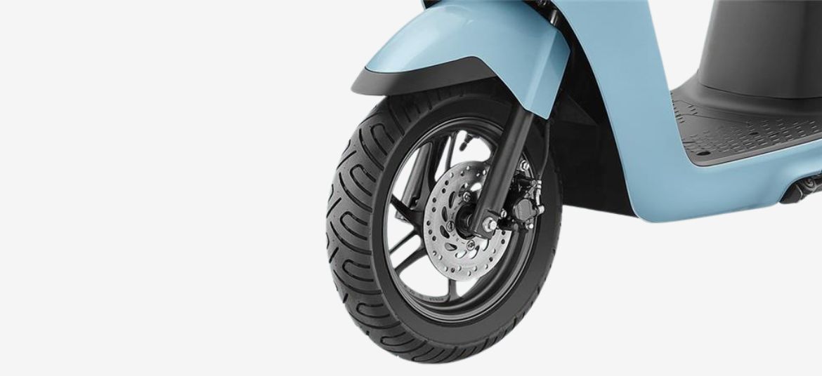 Honda Activa e front diamond cut alloy wheel with disc brake and telescopic suspension