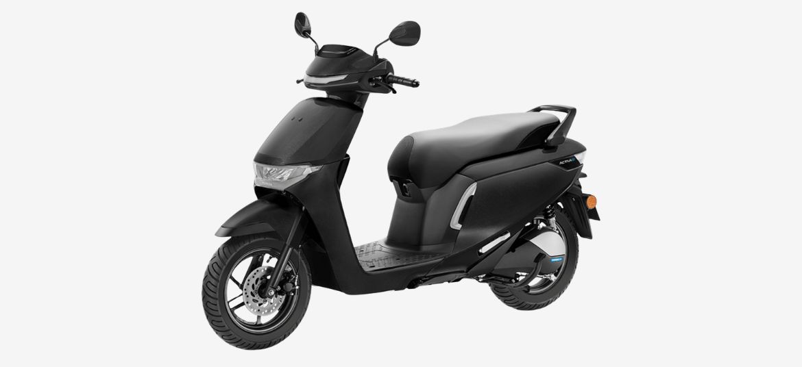 Honda Activa e RoadSync Duo electric scooter side view in Pearl Igneous Black colour
