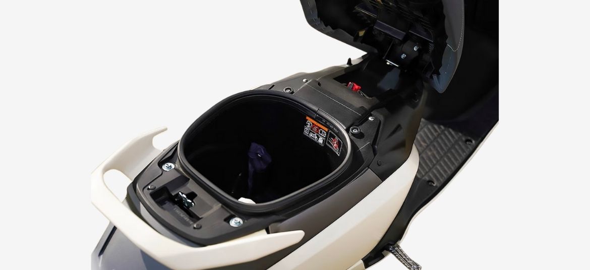 Suzuki e Access under seat storage compartment