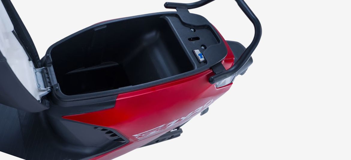 Lectrix ZYRO LA 48V under seat storage compartment with spacious boot space for helmet and essentials